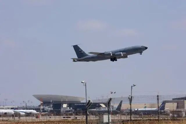 6月15日，一架美军空中加油机从以色列本-古里安机场起飞