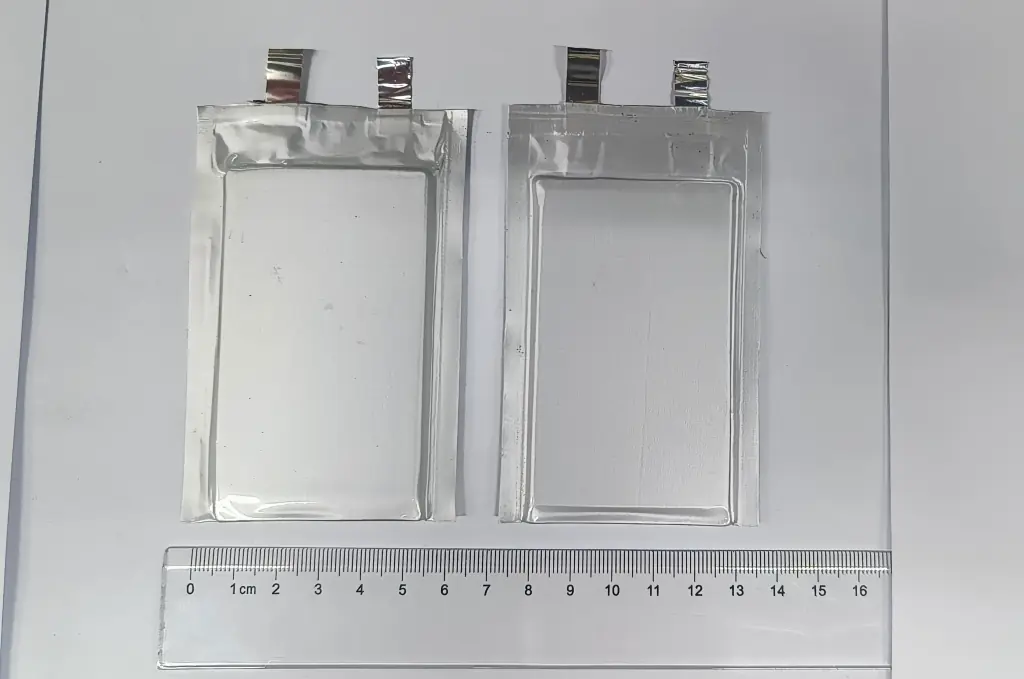 南京大学周豪慎团队研制的新型锂金属软包电池