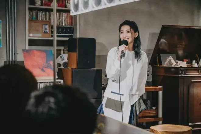 戴佩妮患病报道
